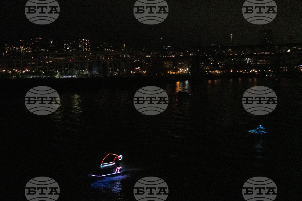 Oregon Daily Life Holiday Lights