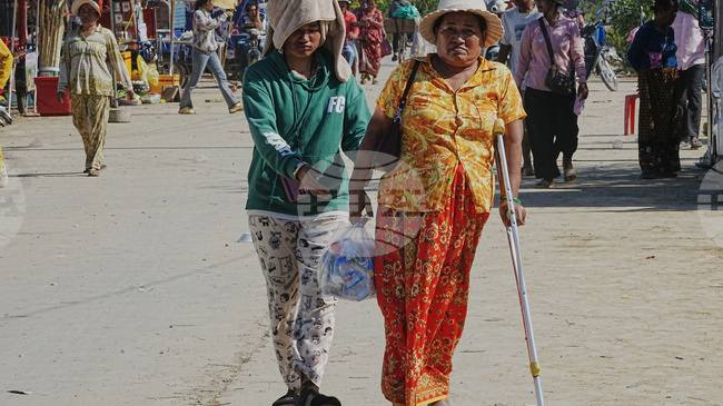 Камбоджа заяви, че за две седмици над 500 000 души са били разселени в резултат на конфликта с Тайланд