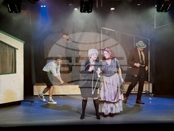 „Том Сойер и Хък Фин“ в Сатиричния театър „Алеко Константинов“, снимки – Сатиричен театър