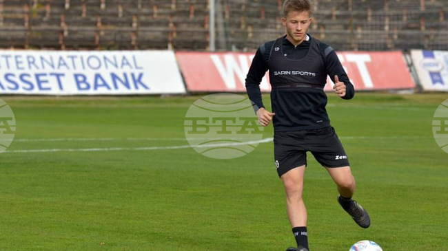 Три клуба с интерес към левия защитник на Спортист (Своге) Кристиян Христов