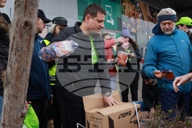 Почистване на кв. Люлин - „За София Заедно“ - доброволци