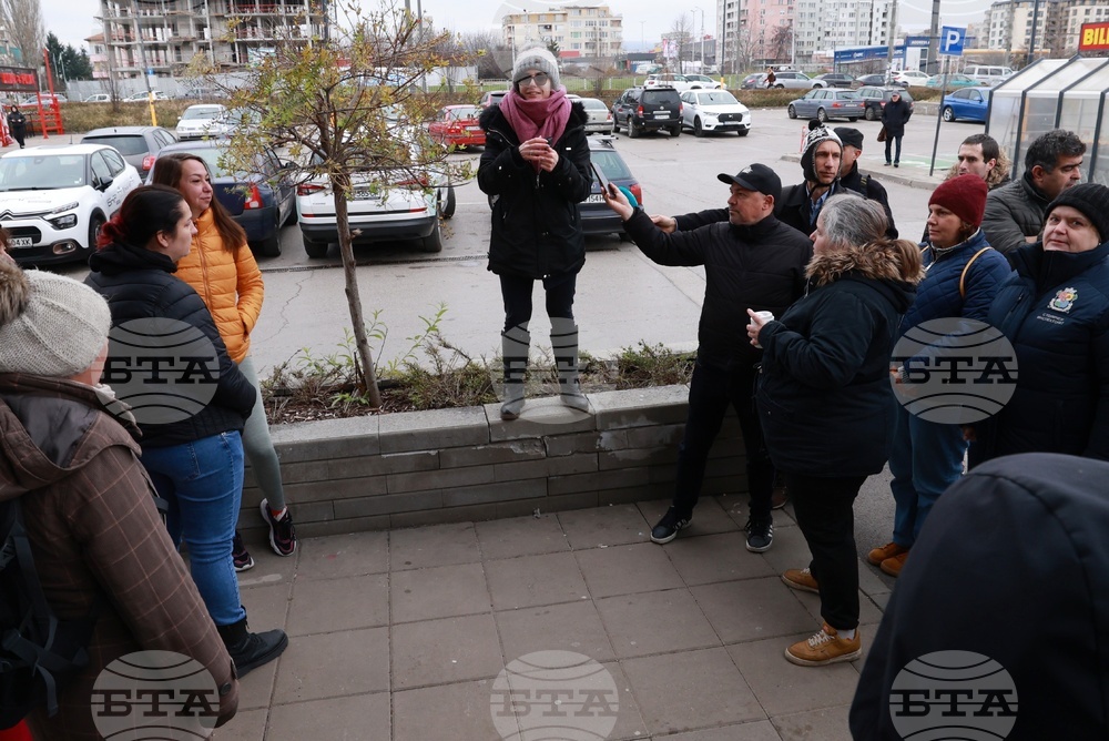 Почистване на кв. Люлин - „За София Заедно“ - доброволци
