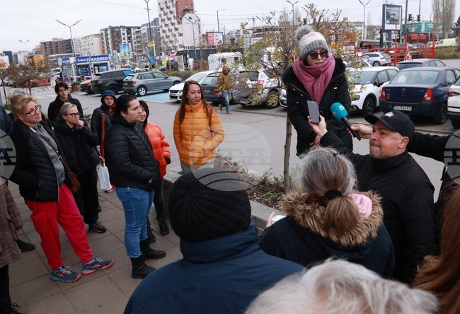 Почистване на кв. Люлин - „За София Заедно“ - доброволци
