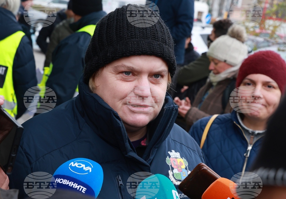 Почистване на кв. Люлин - „За София Заедно“ - доброволци