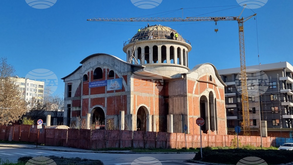 Традиционният коледен базар на Областната администрация в Хасково ще събира средства за довършването на храма "Св. Иван Рилски"