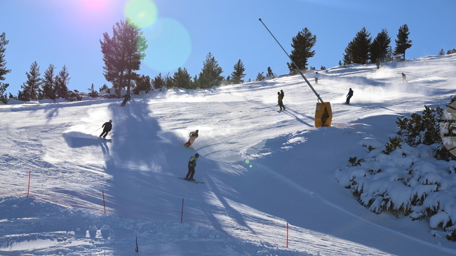 Млад човек, пострадал на ски писта в Банско, е транспортиран до болница с медицински хеликоптер, съобщи Емил Нешев