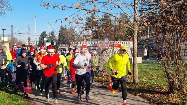 Плевенчани на различна възраст се включиха в благотворително бягане в подкрепа на кампанията "Мото Коледа"