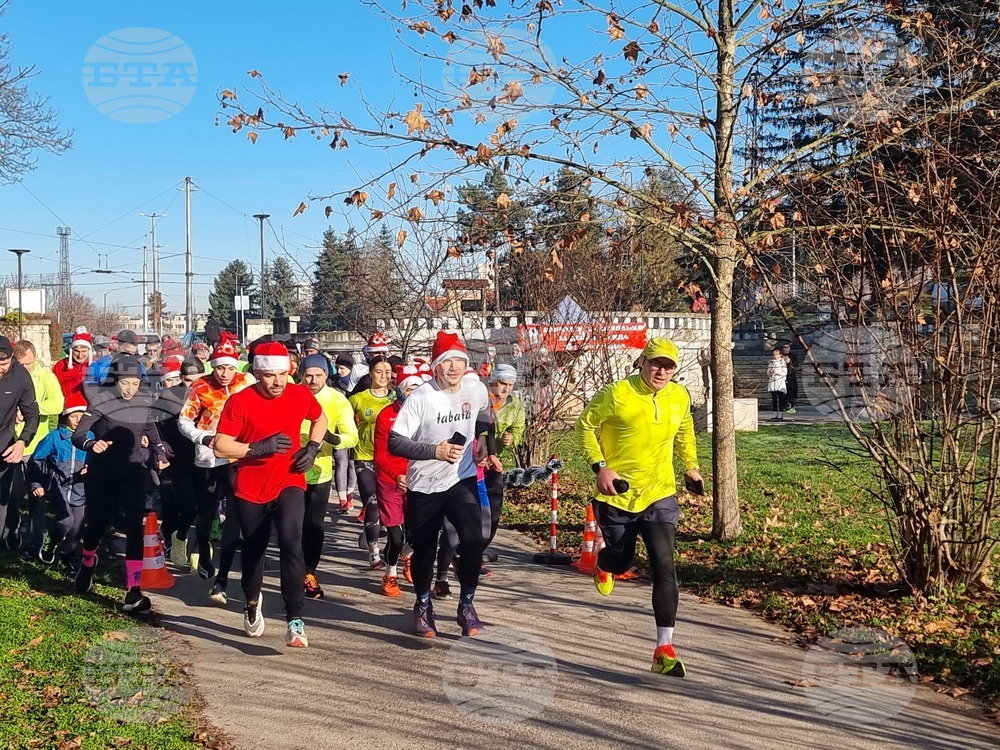 Плевенчани на различна възраст се включиха в благотворително бягане в подкрепа на кампанията "Мото Коледа"
