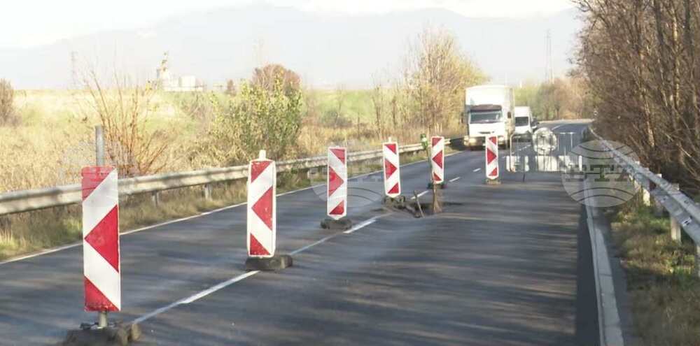 Въведена е временна организация на движението по пътя Ново Делчево-Петрич заради авариен ремонт