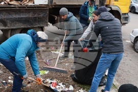 Почистване на кв. Люлин - „За София Заедно“ - доброволци