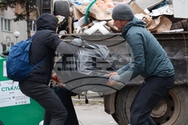 Почистване на кв. Люлин - „За София Заедно“ - доброволци