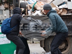 Почистване на кв. Люлин - „За София Заедно“ - доброволци