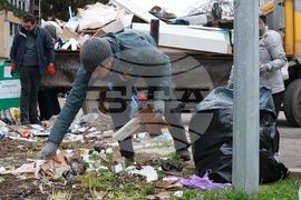 Почистване на кв. Люлин - „За София Заедно“ - доброволци