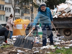Почистване на кв. Люлин - „За София Заедно“ - доброволци