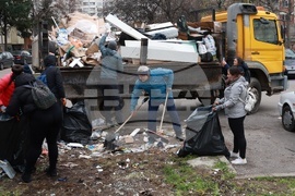 Почистване на кв. Люлин - „За София Заедно“ - доброволци