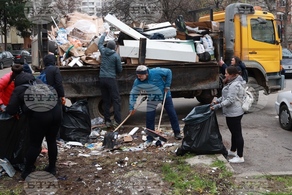Почистване на кв. Люлин - „За София Заедно“ - доброволци