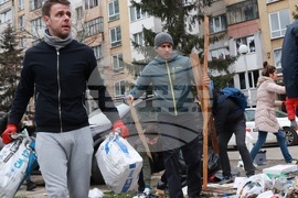 Почистване на кв. Люлин - „За София Заедно“ - доброволци