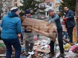 Почистване на кв. Люлин - „За София Заедно“ - доброволци