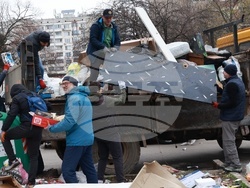 Почистване на кв. Люлин - „За София Заедно“ - доброволци