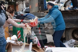 Почистване на кв. Люлин - „За София Заедно“ - доброволци