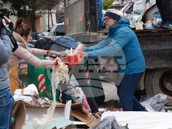 Почистване на кв. Люлин - „За София Заедно“ - доброволци