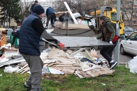 Почистване на кв. Люлин - „За София Заедно“ - доброволци