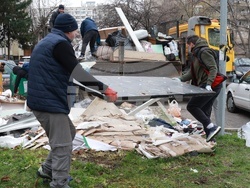 Почистване на кв. Люлин - „За София Заедно“ - доброволци