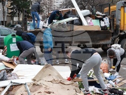 Почистване на кв. Люлин - „За София Заедно“ - доброволци