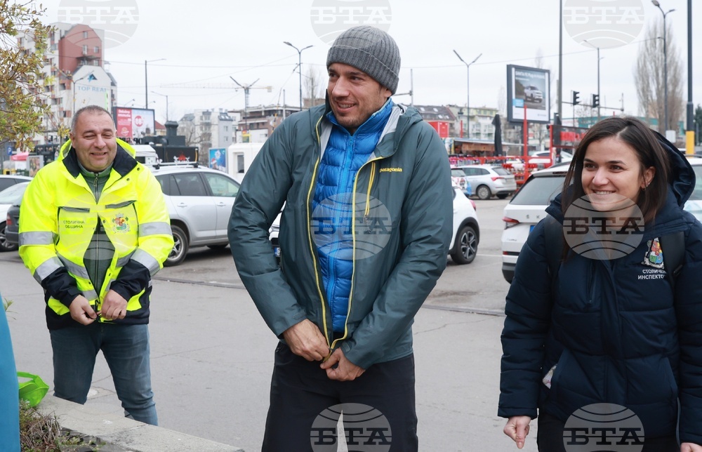 Почистване на кв. Люлин - „За София Заедно“ - доброволци