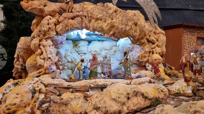 Тринайсетметров макет в Католическата църква в Русе представя 12 сцени от живота на Иисус Христос 