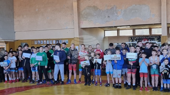 Близо 150 състезатели участват в международен турнир по борба в Плевен