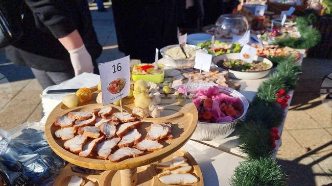 Празник на местните вина, ракии и мезета събра на площада във Враца жители и гости на града