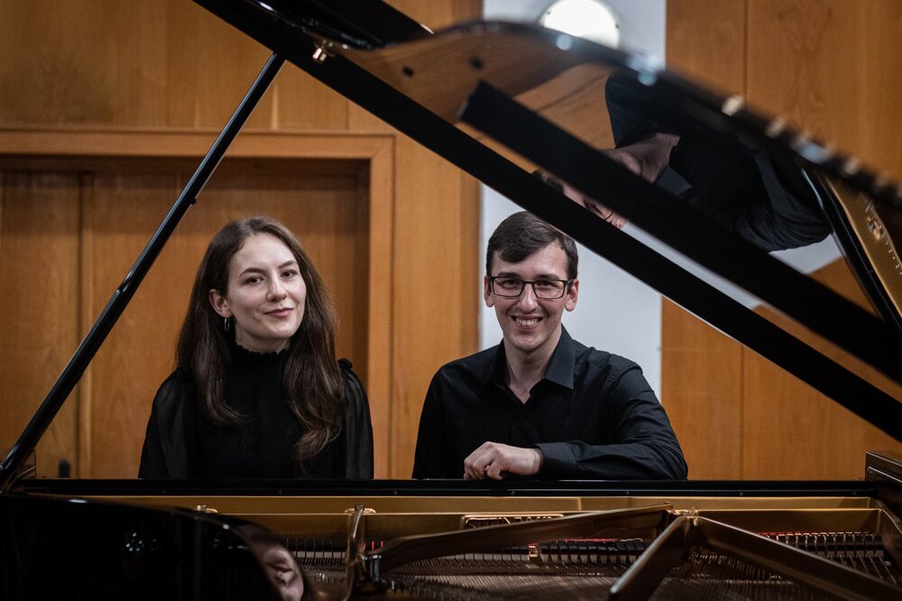 Клавирното дуо Стефания Русева и Симон Павлов ще представят пред старозагорска публика концерта „Приказки за четири ръце“