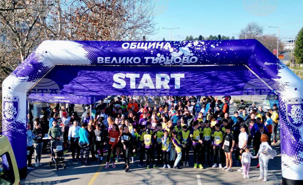 Над 500 души участваха в първия общоградски крос във Велико Търново, с кауза за изграждане на нова детска площадка