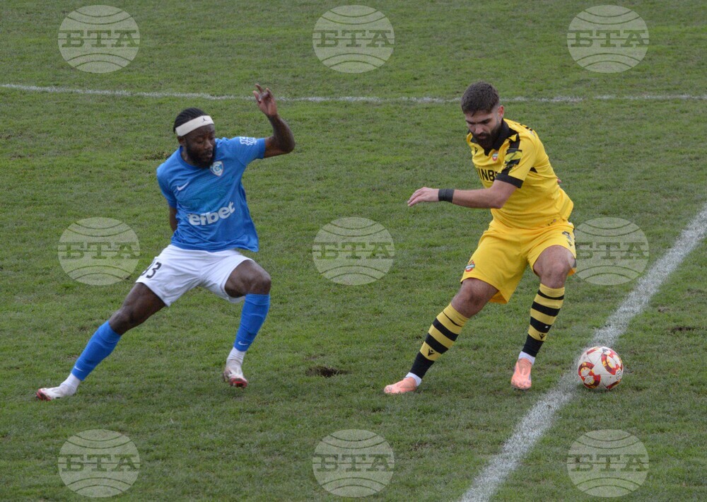 Ботев (Пловдив) продължава към четвъртфиналите в турнира за Купата на България след успех над Спартак (Варна)