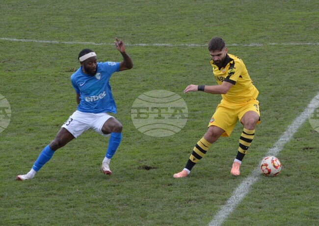 Ботев (Пловдив) продължава към четвъртфиналите в турнира за Купата на България след успех над Спартак (Варна)