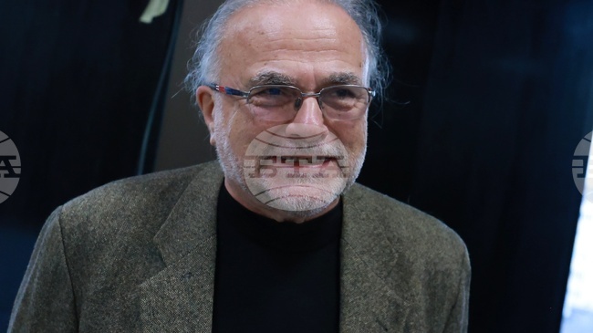 Щастлив съм, че в информационната епоха все още има читатели на отпечатани книги, каза Владимир Левчев на среща с автограф в НДК