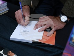 Софийски международен панаир на книгата - Владимир Левчев - среща и автограф