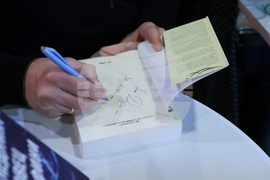 Софийски международен панаир на книгата - Захари Карабашлиев - среща с автограф