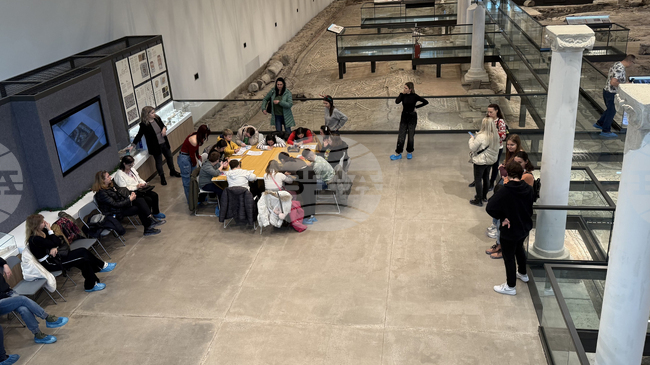 Деца и младежи със синдром на Даун участваха в творческа работилница, част от фестивала „Светлина и надежда“ на институт „Старинен Пловдив“