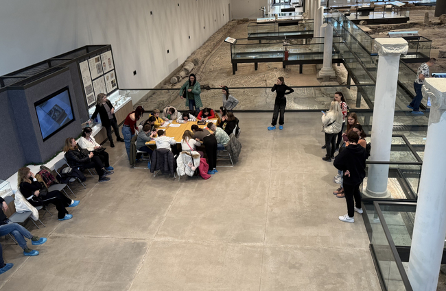 Деца и младежи със синдром на Даун участваха в творческа работилница, част от фестивала „Светлина и надежда“ на институт „Старинен Пловдив“