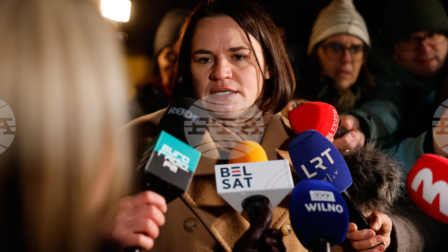 Повечето от освободените днес от Беларус затворници са били прехвърлени в Украйна, съобщи Киев