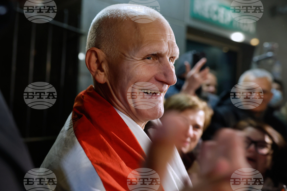 Беларуският дисидент Алес Беляцки заяви след освобождаването си, че продължава борбата