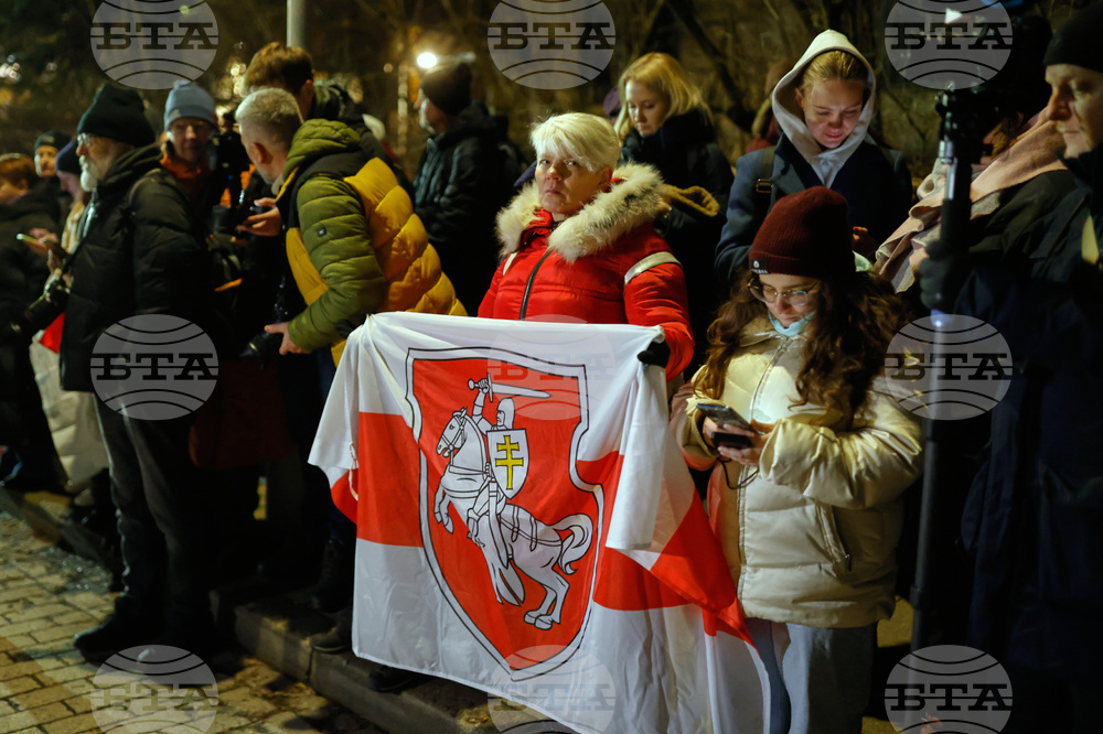 Беларуските власти освободиха 123 затворници, сред които Нобеловия лауреат Алес Беляцки и опозиционерите Мария Колесникова и Виктор Бабарико
