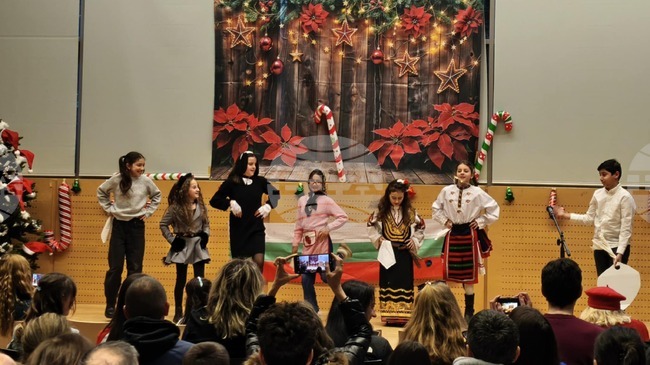 Концерт, театрална постановка и базар бяха сред акцентите на коледното тържество в Българското училище „Златен век“ в Нюрнберг, Германия