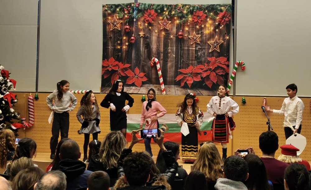 Концерт, театрална постановка и базар бяха сред акцентите на коледното тържество в Българското училище „Златен век“ в Нюрнберг, Германия