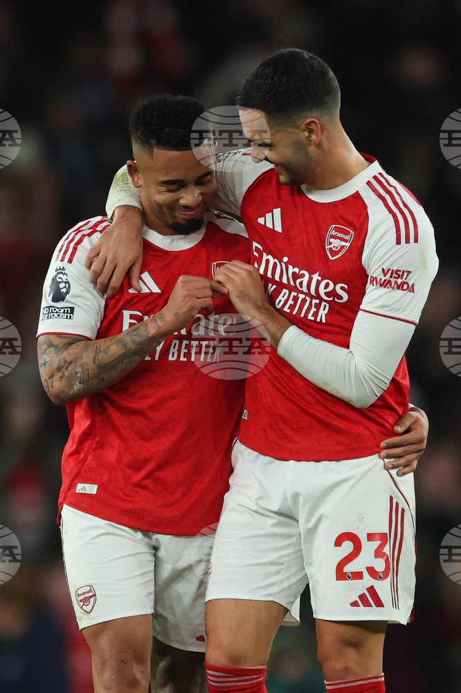 Лидерът във Висшата лига Арсенал надигра последния Уулвърхямптън с два автогола 