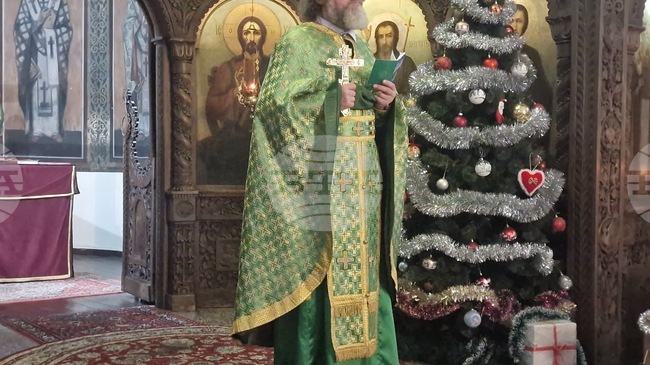 Да бъдем добри гости на трапезата на любовта, призова вярващите отец Славчо Проданов от Търговище