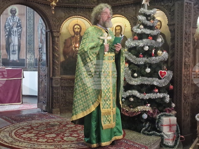 Да бъдем добри гости на трапезата на любовта, призова вярващите отец Славчо Проданов от Търговище