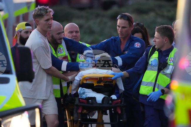 Двама задържани след сигнали за изстрели и ранени на плажа Бонди в Сидни 